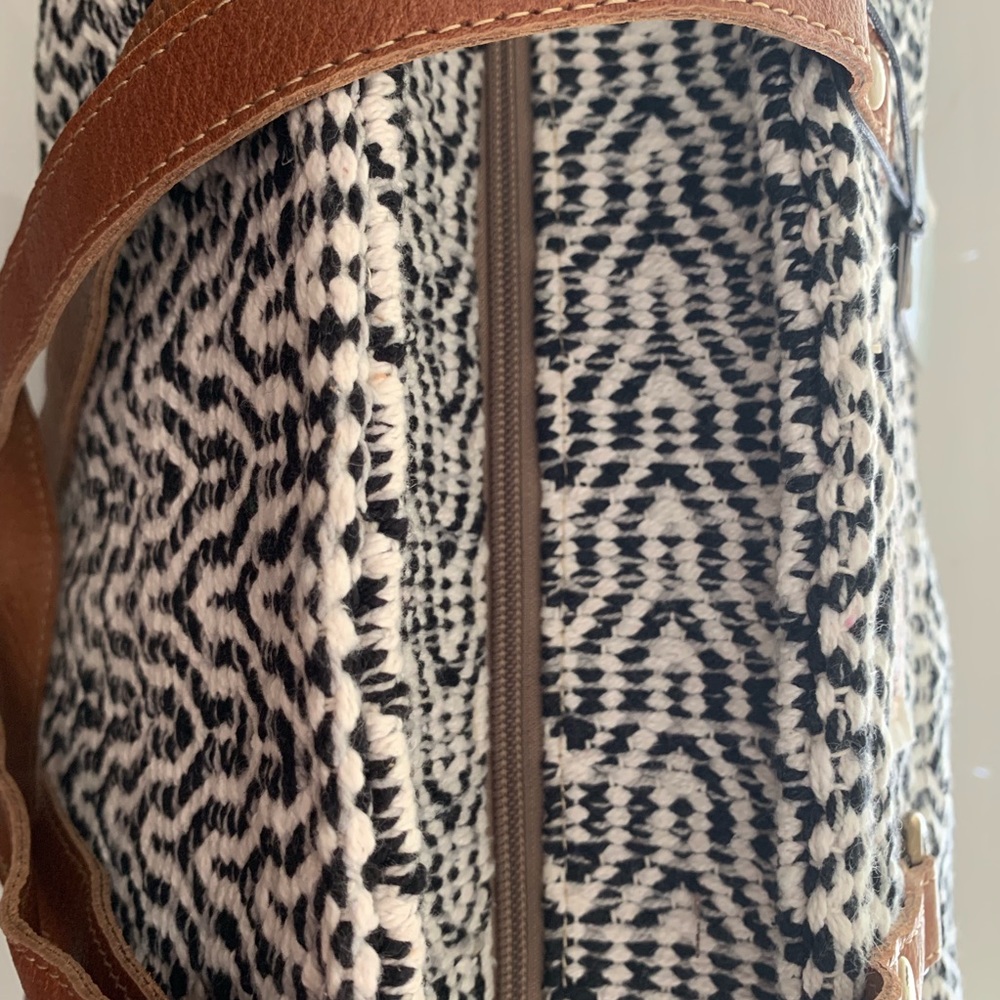 NWT BEAUTIFUL PAT WEEKENDER HANDBAG - Picture 5 of 7